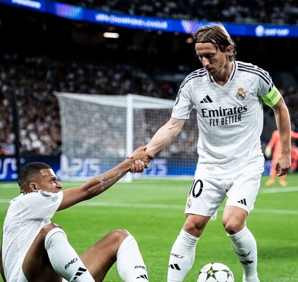 记者：由于格雷茨卡的未来不明朗，拜仁将巴莱巴加入引援清单